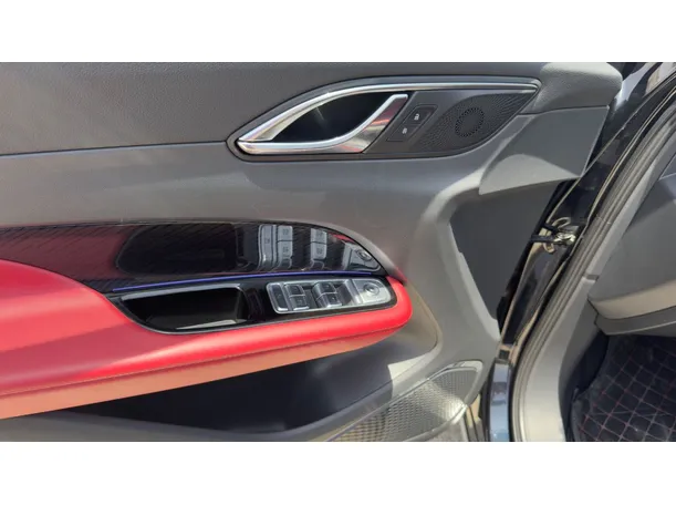 Car image 25