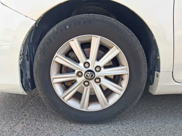 Car image 9
