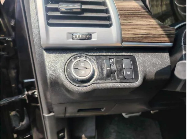 Car image 44