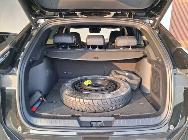 Car image 21