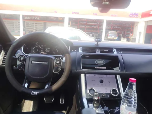 Car image 16