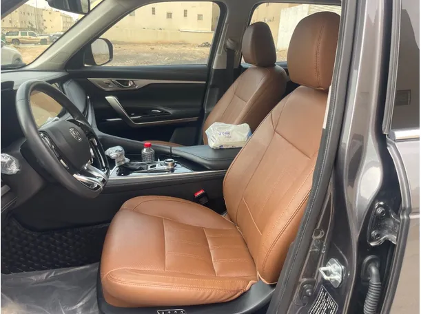 Car image 12