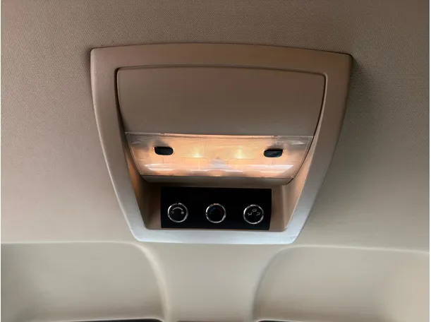Car image 28