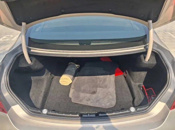Car image 19