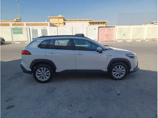 Car image 4