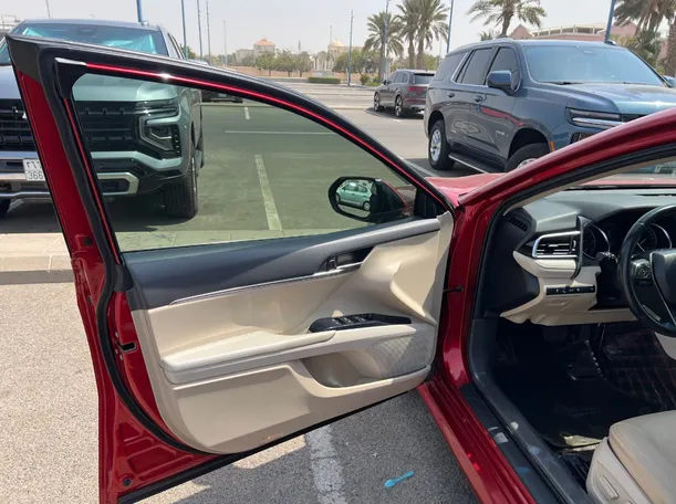 Car image 10