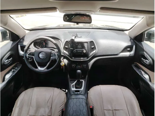 Car image 17