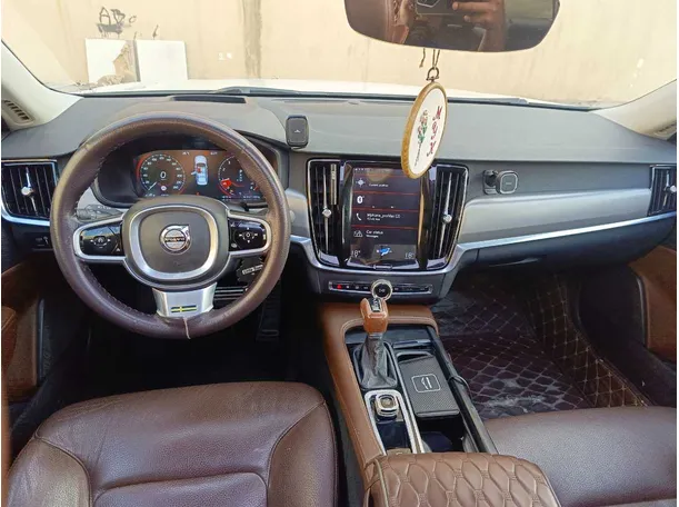 Car image 21
