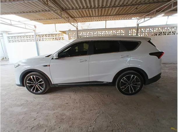 Car image 8