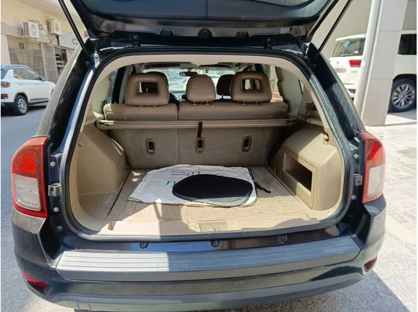 Car image 25