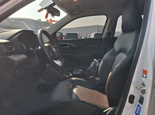 Car image 12