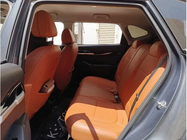 Car image 13
