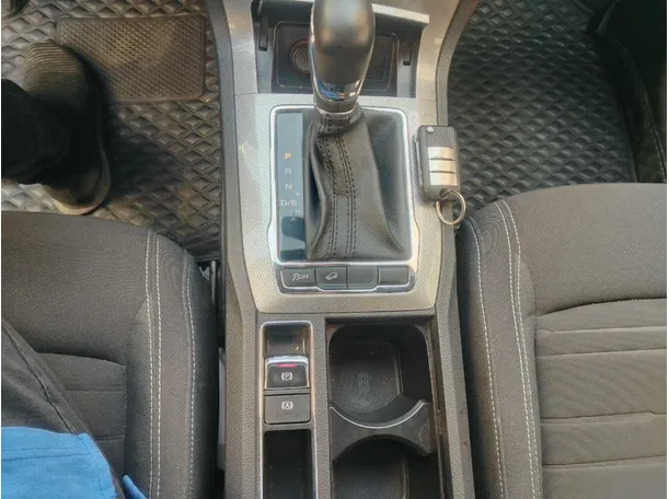 Car image 24