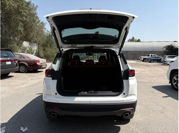 Car image 24