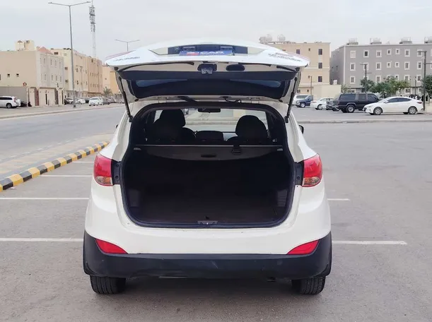 Car image 24