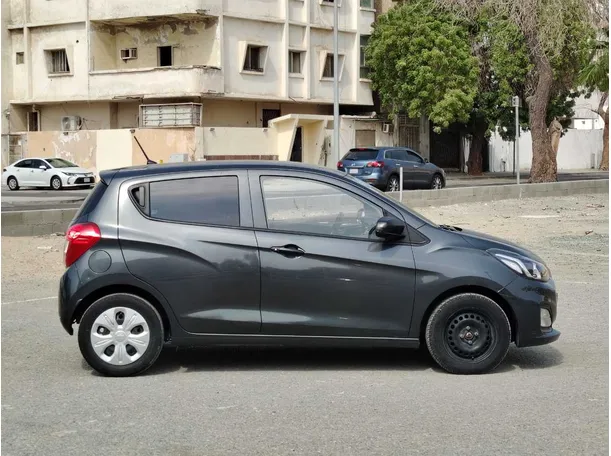 Car image 4