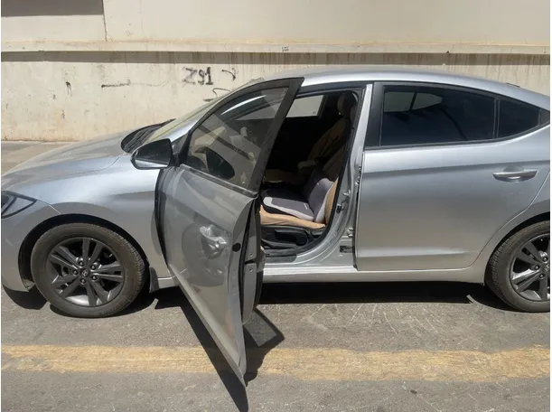 Car image 12