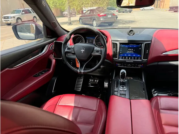 Car image 19