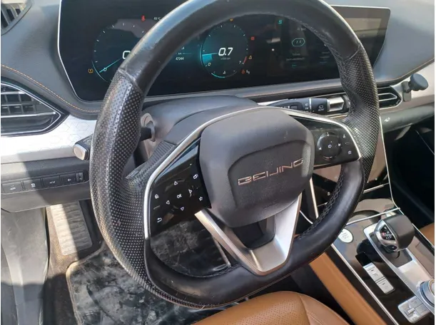 Car image 19