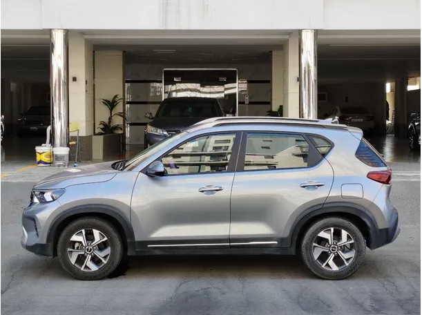 Car image 8