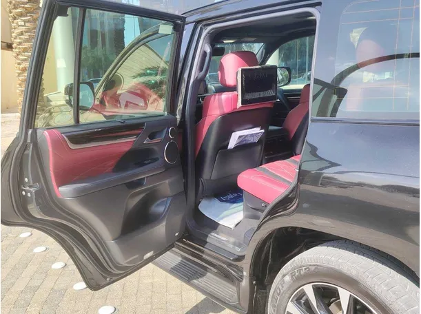 Car image 16