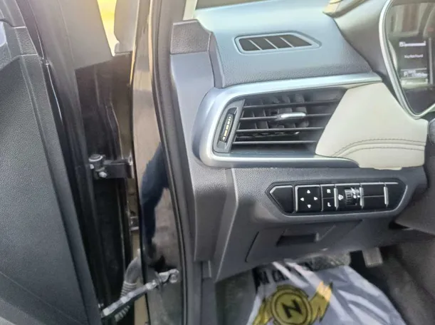 Car image 33
