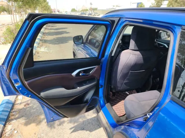 Car image 16