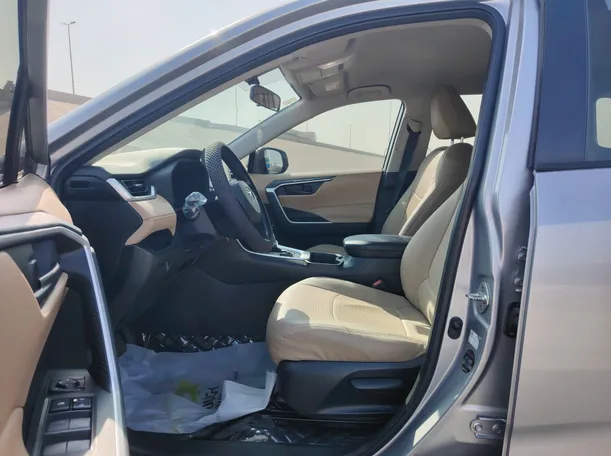 Car image 12