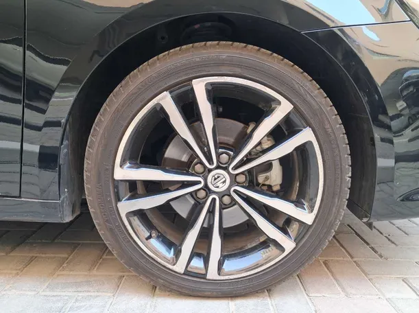 Car image 9