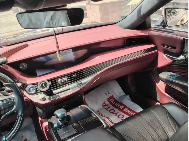 Car image 24