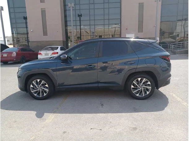 Car image 8