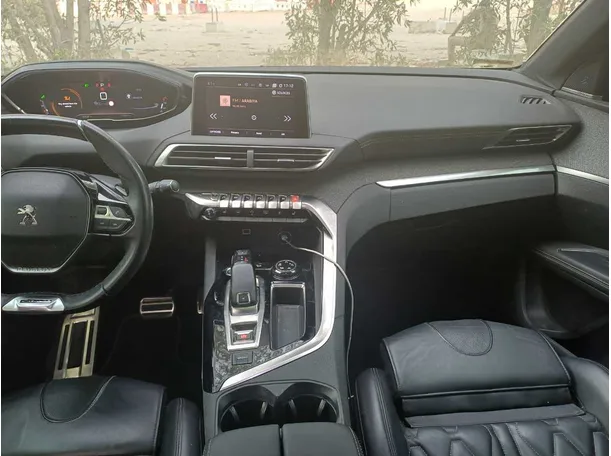 Car image 16