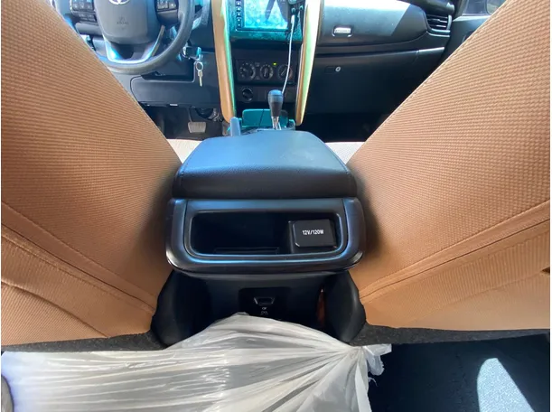 Car image 27