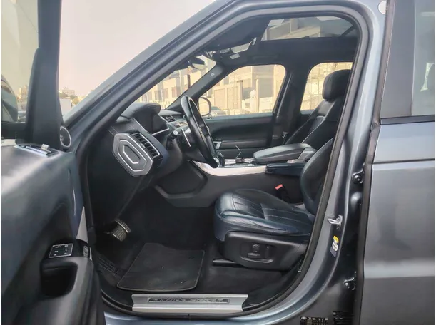 Car image 12