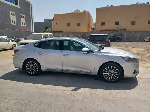 Car image 4