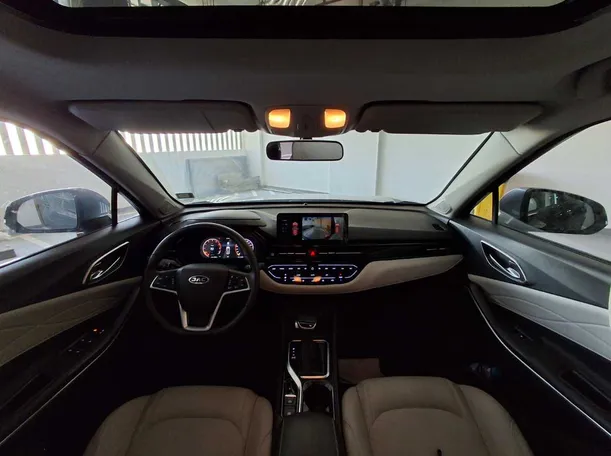 Car image 14