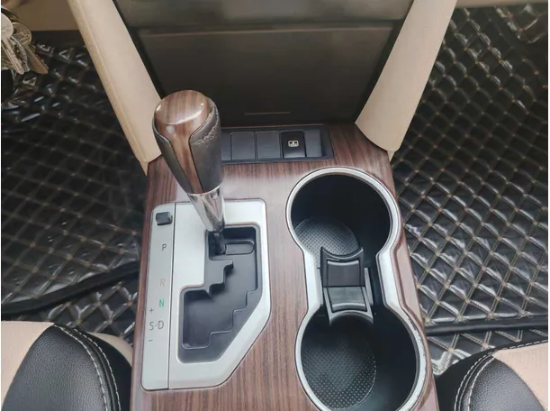 Car image 19