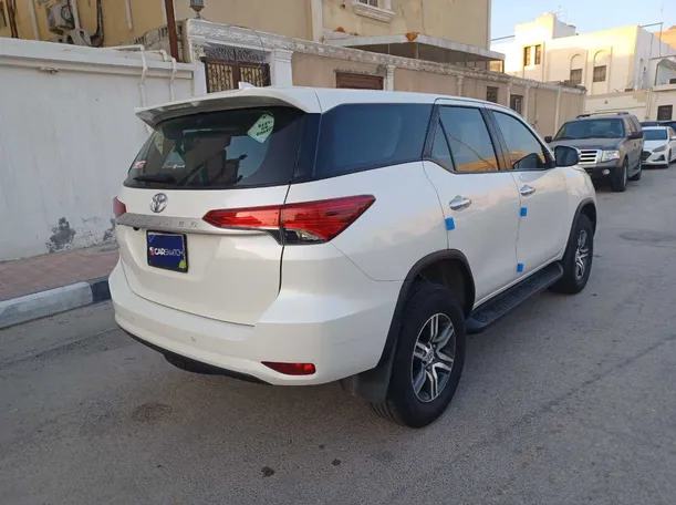 Car image 5