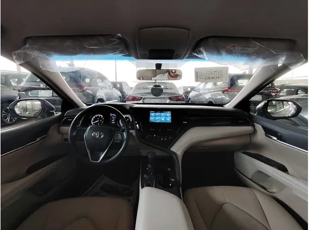 Car image 19