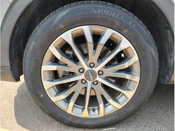 Car image 10