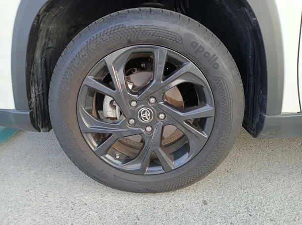 Car image 9