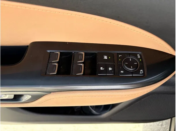 Car image 27