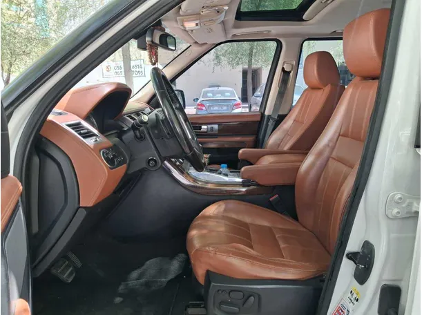 Car image 13