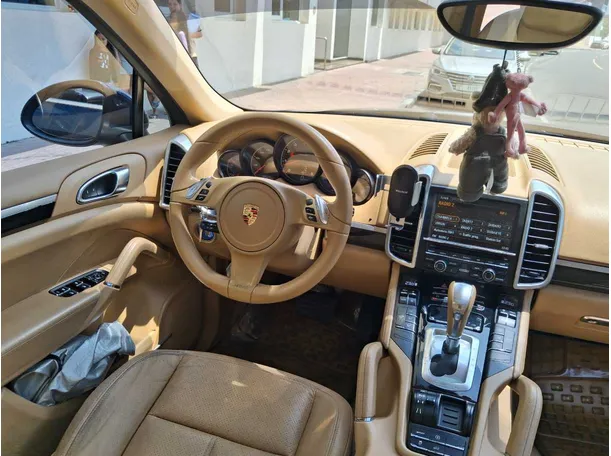 Car image 16