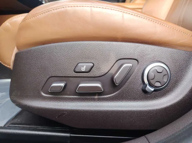 Car image 29