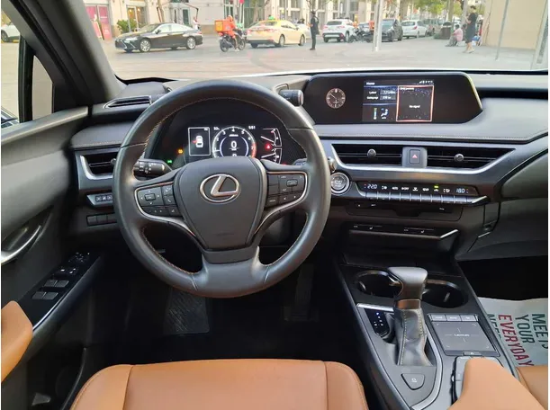 Car image 17