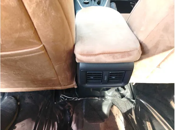 Car image 32