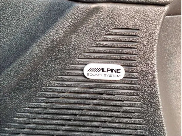 Car image 28