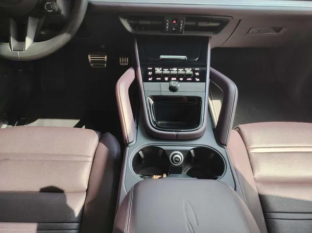 Car image 20
