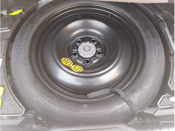 Car image 30